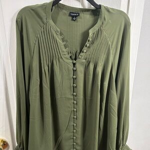Torrid Long sleeve pleaded blouse